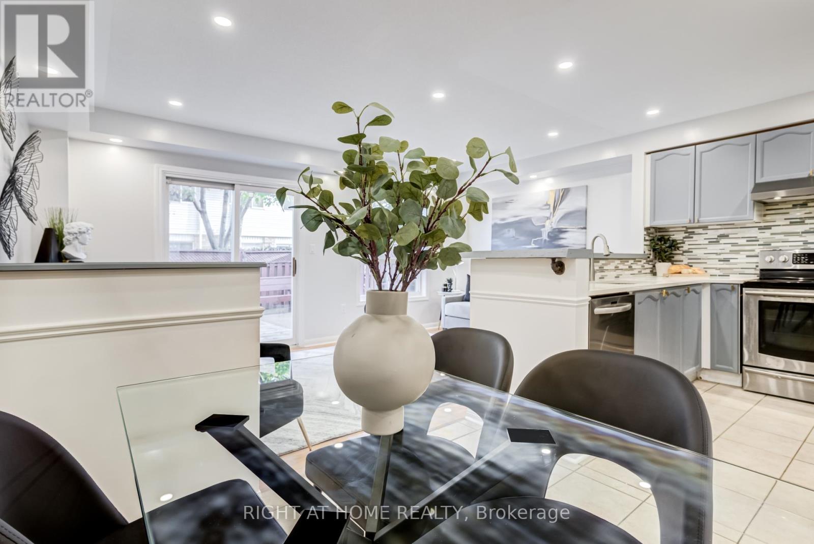 4398 Fairview Street, Burlington, Ontario  L7L 6S8 - Photo 8 - W12469631