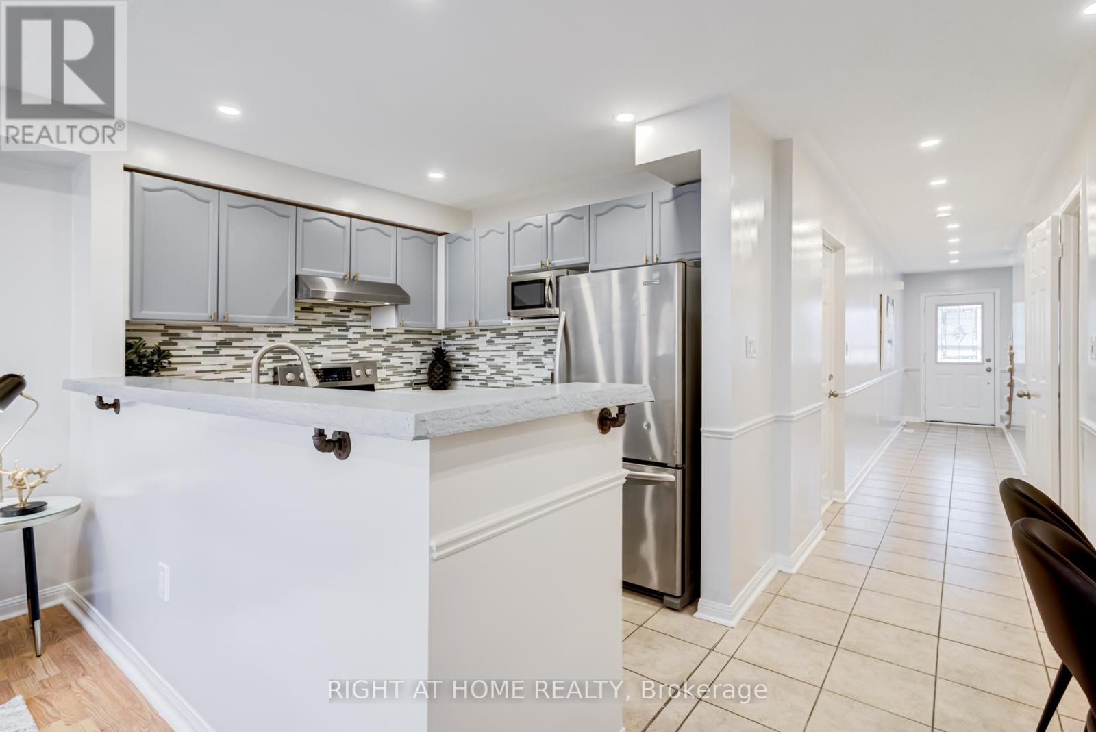 4398 Fairview Street, Burlington, Ontario  L7L 6S8 - Photo 9 - W12469631