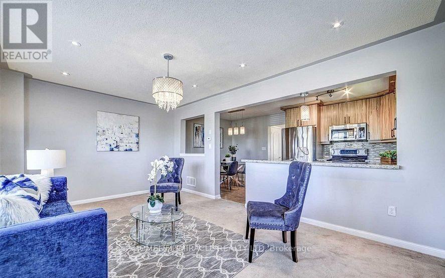 38 - 5980 Whitehorn Avenue, Mississauga, Ontario  L5A 5X2 - Photo 11 - W12469652