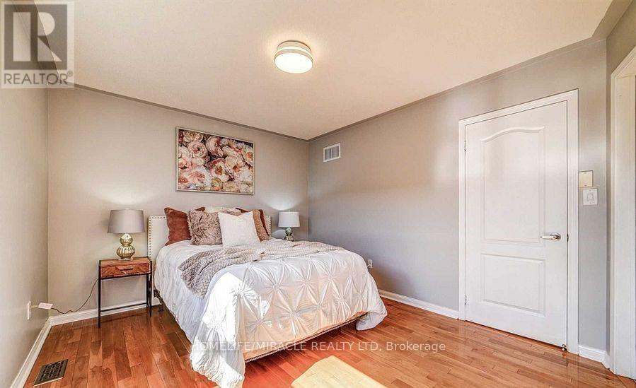 38 - 5980 Whitehorn Avenue, Mississauga, Ontario  L5A 5X2 - Photo 14 - W12469652
