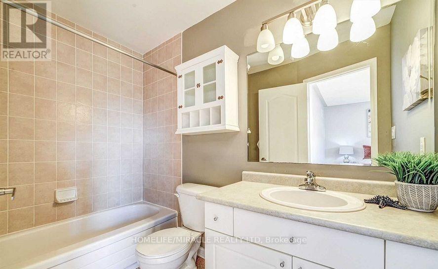 38 - 5980 Whitehorn Avenue, Mississauga, Ontario  L5A 5X2 - Photo 15 - W12469652