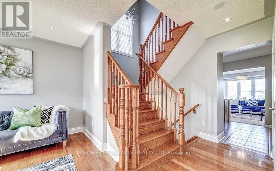 38 - 5980 Whitehorn Avenue, Mississauga, Ontario  L5A 5X2 - Photo 2 - W12469652
