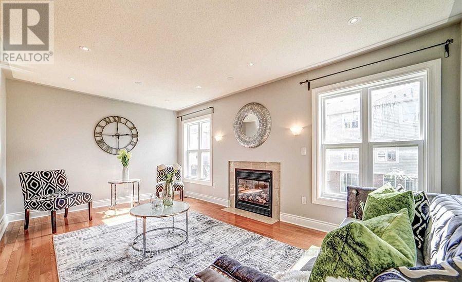 38 - 5980 Whitehorn Avenue, Mississauga, Ontario  L5A 5X2 - Photo 3 - W12469652