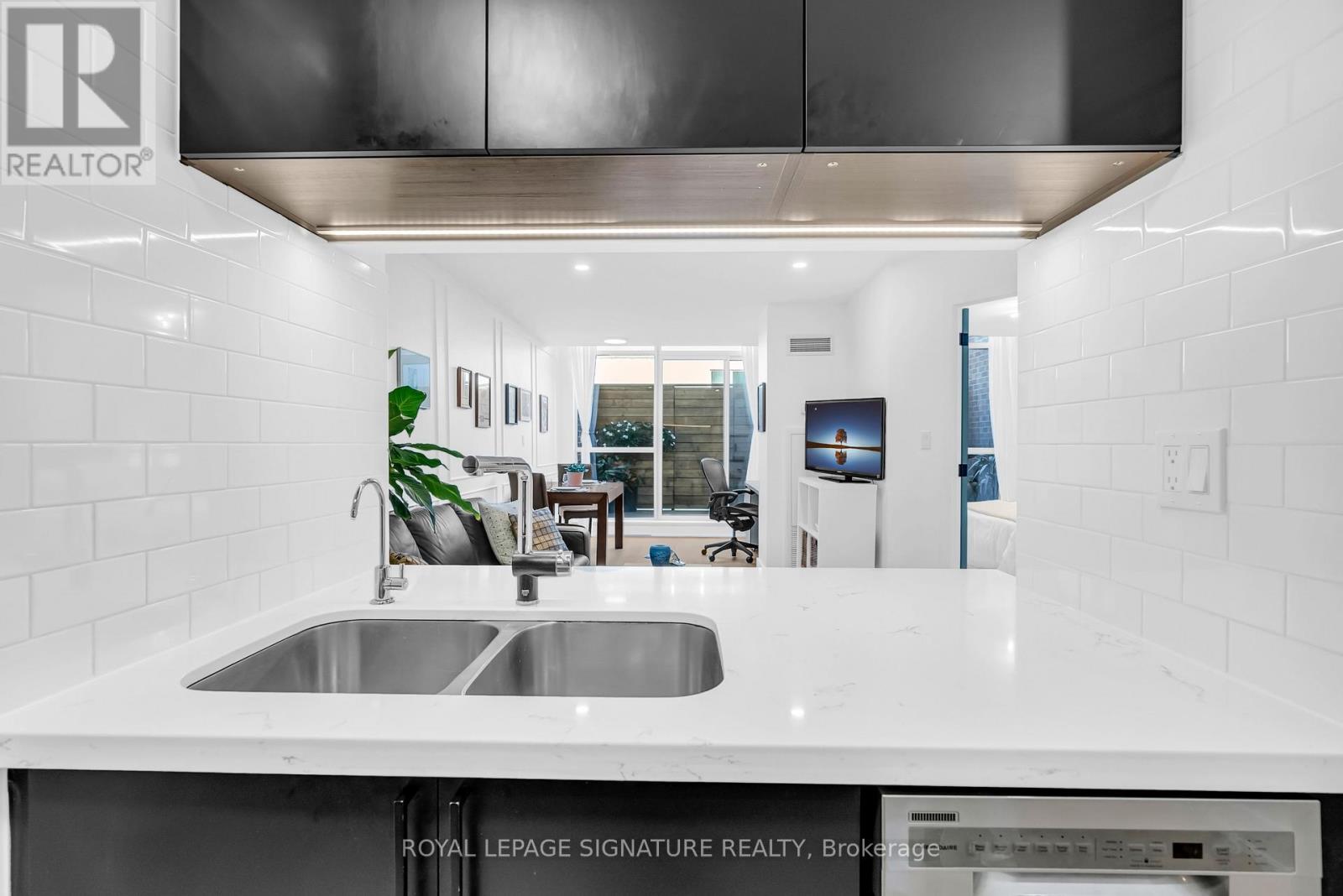 155 - 24 Southport Street, Toronto, Ontario  M6S 4Z1 - Photo 18 - W12469653