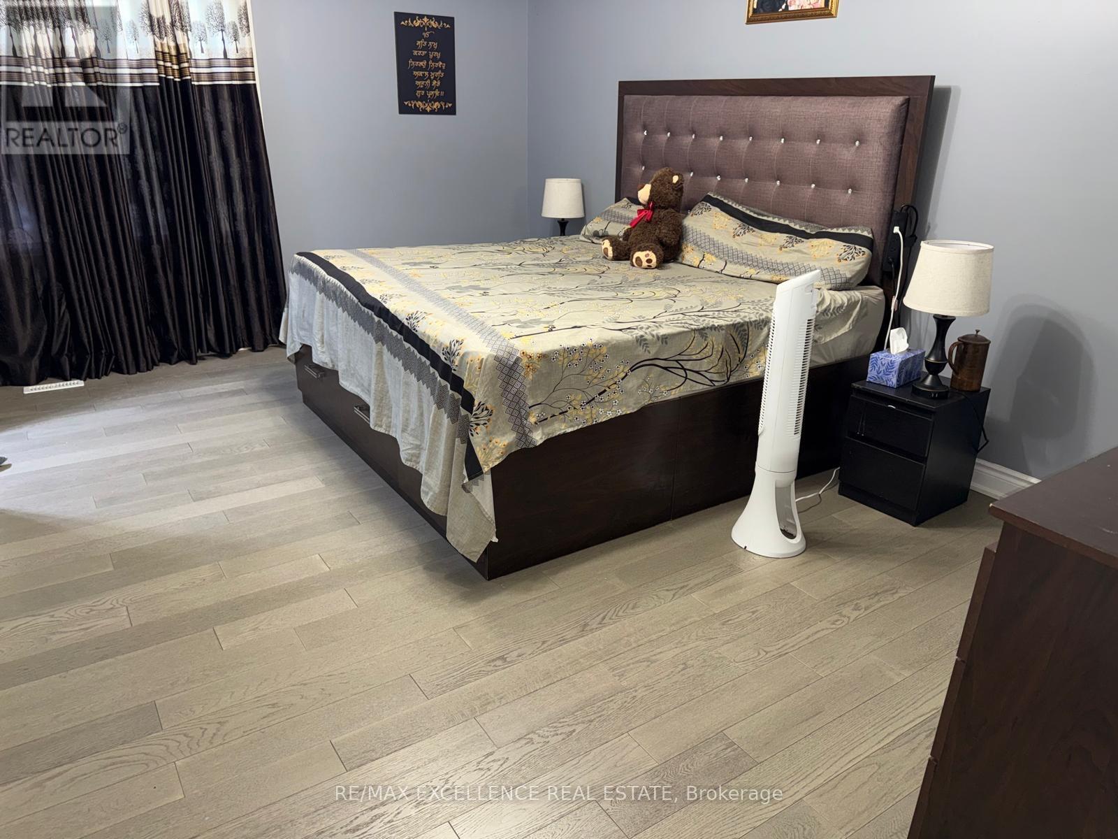 72 Rotherglen Court, Brampton, Ontario  L6X 2S1 - Photo 11 - W12469665