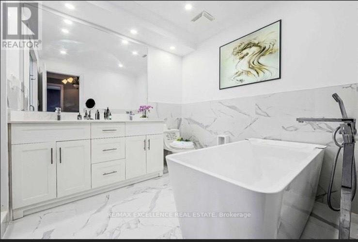 72 Rotherglen Court, Brampton, Ontario  L6X 2S1 - Photo 12 - W12469665