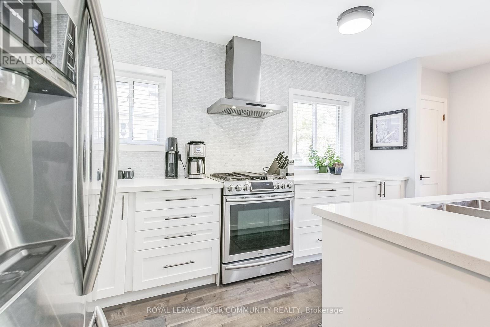 93 Gair Drive, Toronto, Ontario  M8W 4P9 - Photo 13 - W12469667
