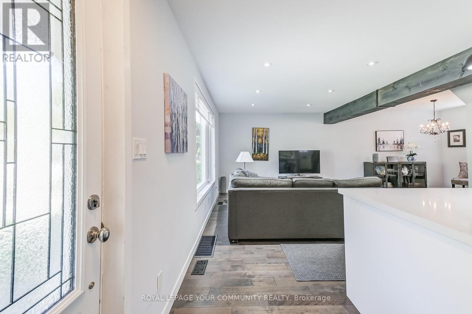 93 Gair Drive, Toronto, Ontario  M8W 4P9 - Photo 6 - W12469667