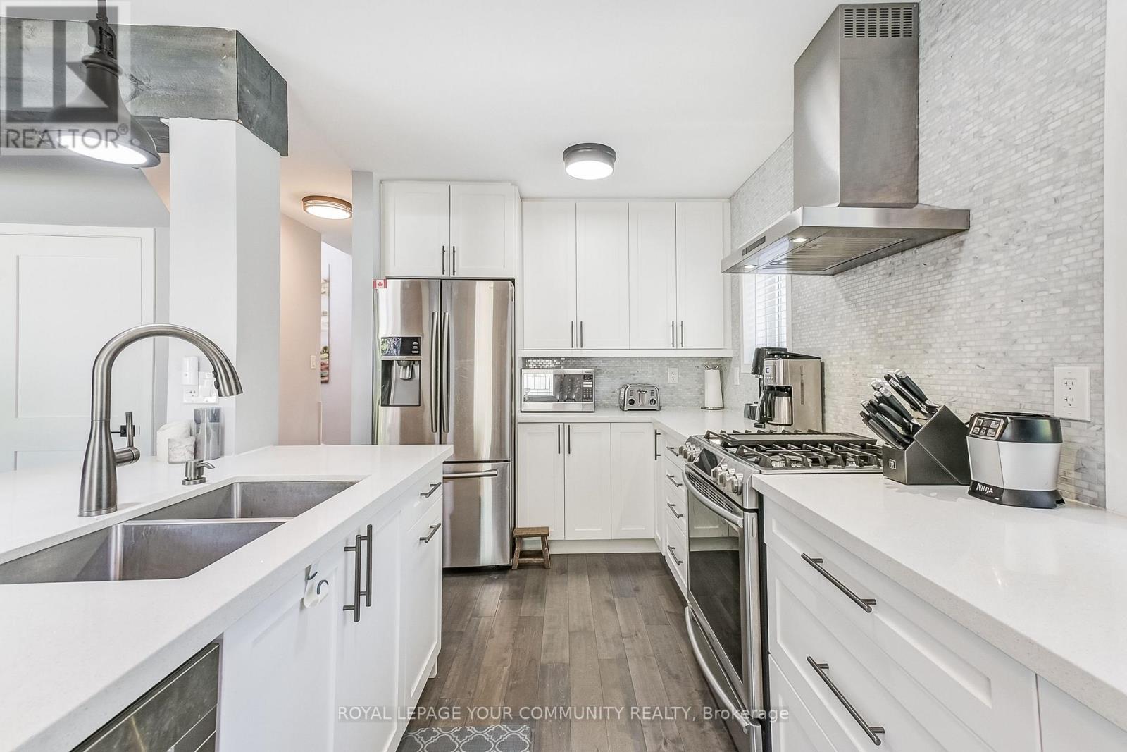 93 Gair Drive, Toronto, Ontario  M8W 4P9 - Photo 7 - W12469667