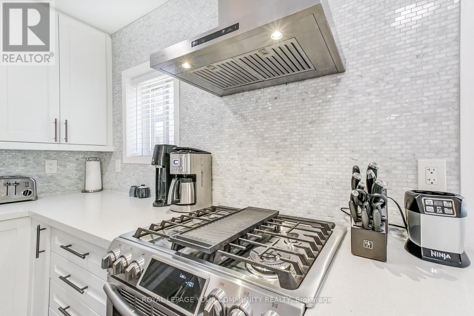 93 Gair Drive, Toronto, Ontario  M8W 4P9 - Photo 8 - W12469667