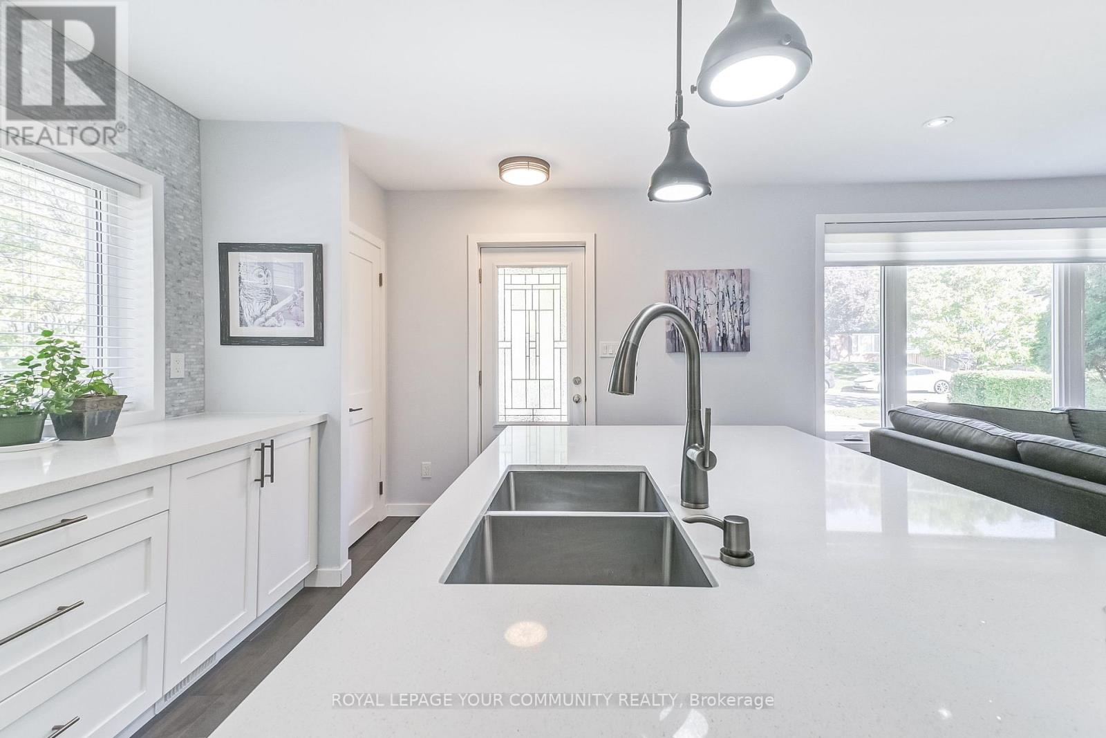 93 Gair Drive, Toronto, Ontario  M8W 4P9 - Photo 9 - W12469667