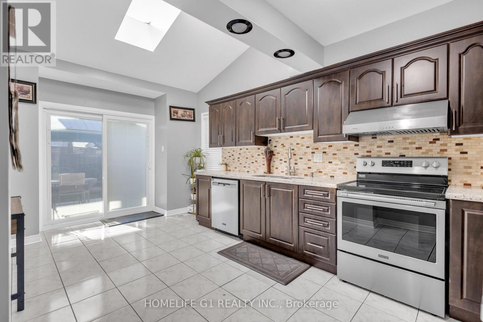 51 Rocky Mountain Crescent, Brampton, Ontario  L6R 1E7 - Photo 17 - W12469670