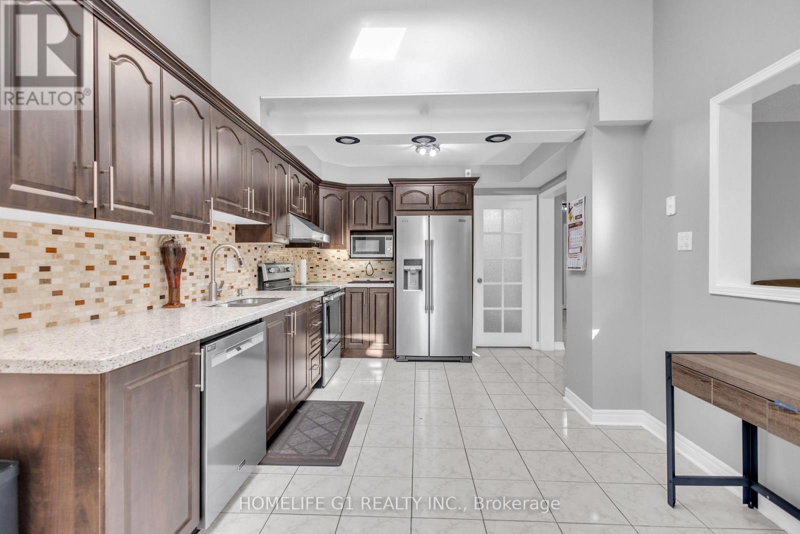 51 Rocky Mountain Crescent, Brampton, Ontario  L6R 1E7 - Photo 19 - W12469670