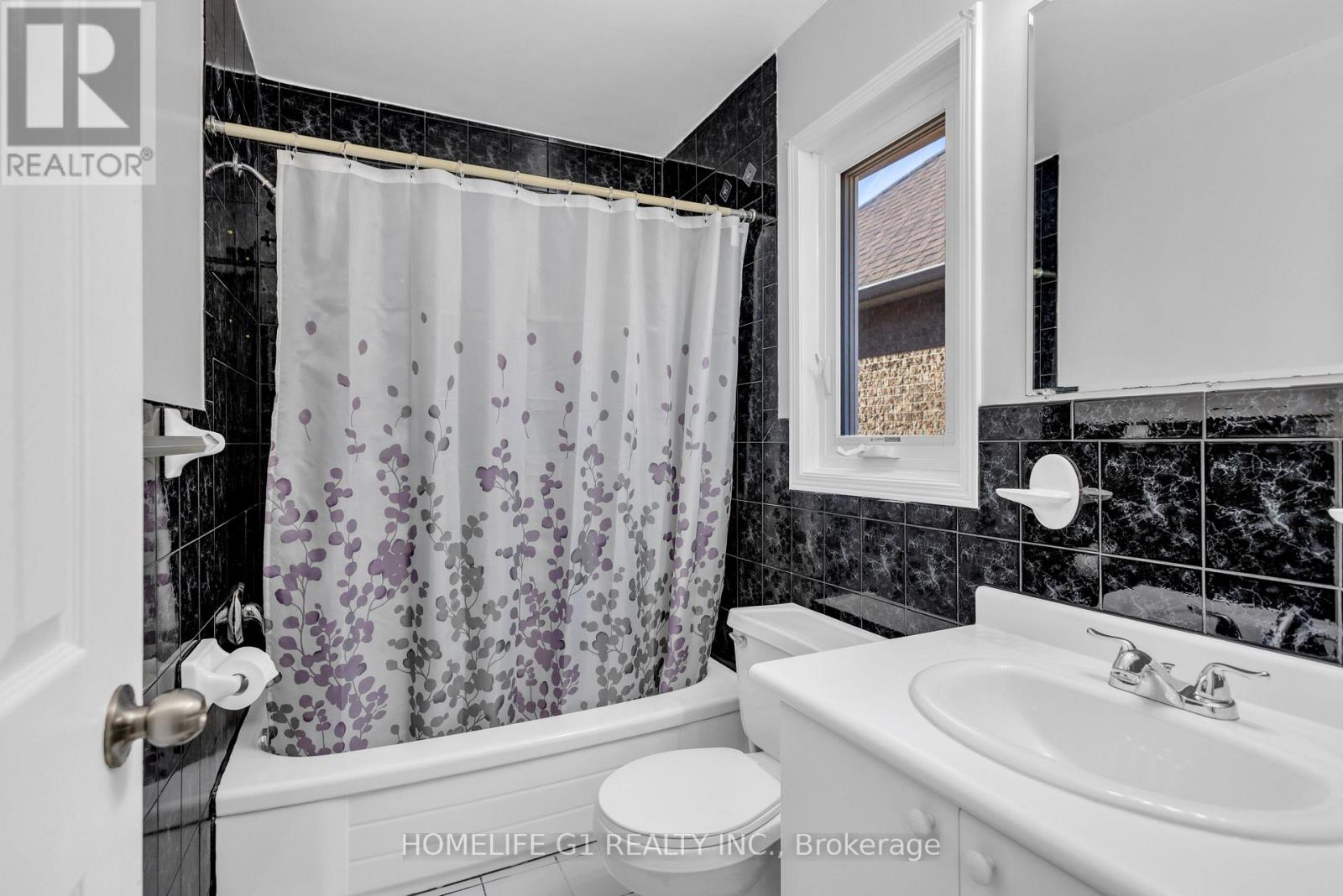 51 Rocky Mountain Crescent, Brampton, Ontario  L6R 1E7 - Photo 32 - W12469670