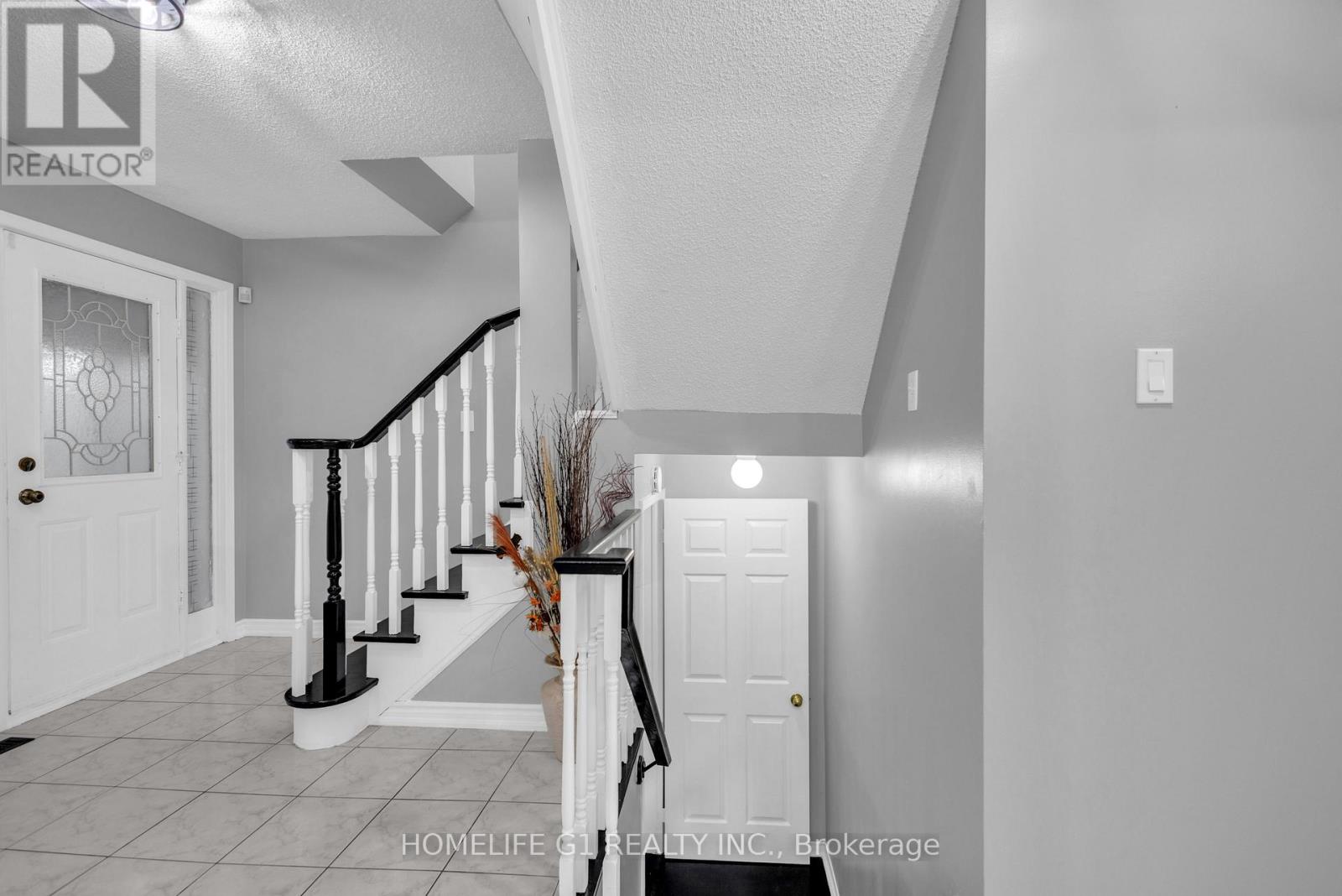 51 Rocky Mountain Crescent, Brampton, Ontario  L6R 1E7 - Photo 33 - W12469670
