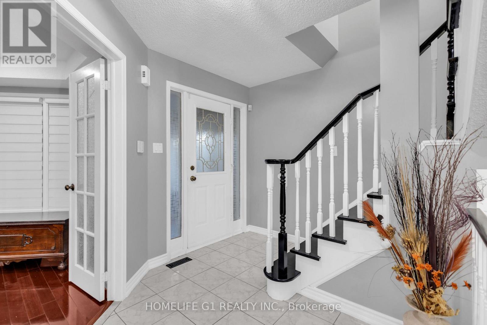 51 Rocky Mountain Crescent, Brampton, Ontario  L6R 1E7 - Photo 9 - W12469670