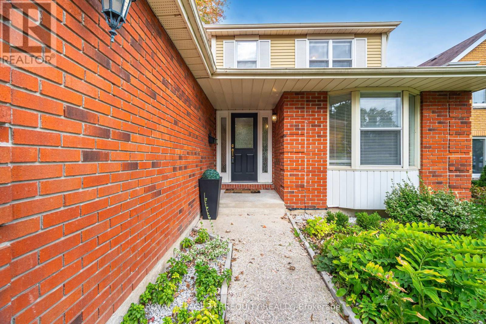 4085 Wheelwright Crescent, Mississauga, Ontario  L5L 2X3 - Photo 3 - W12469673