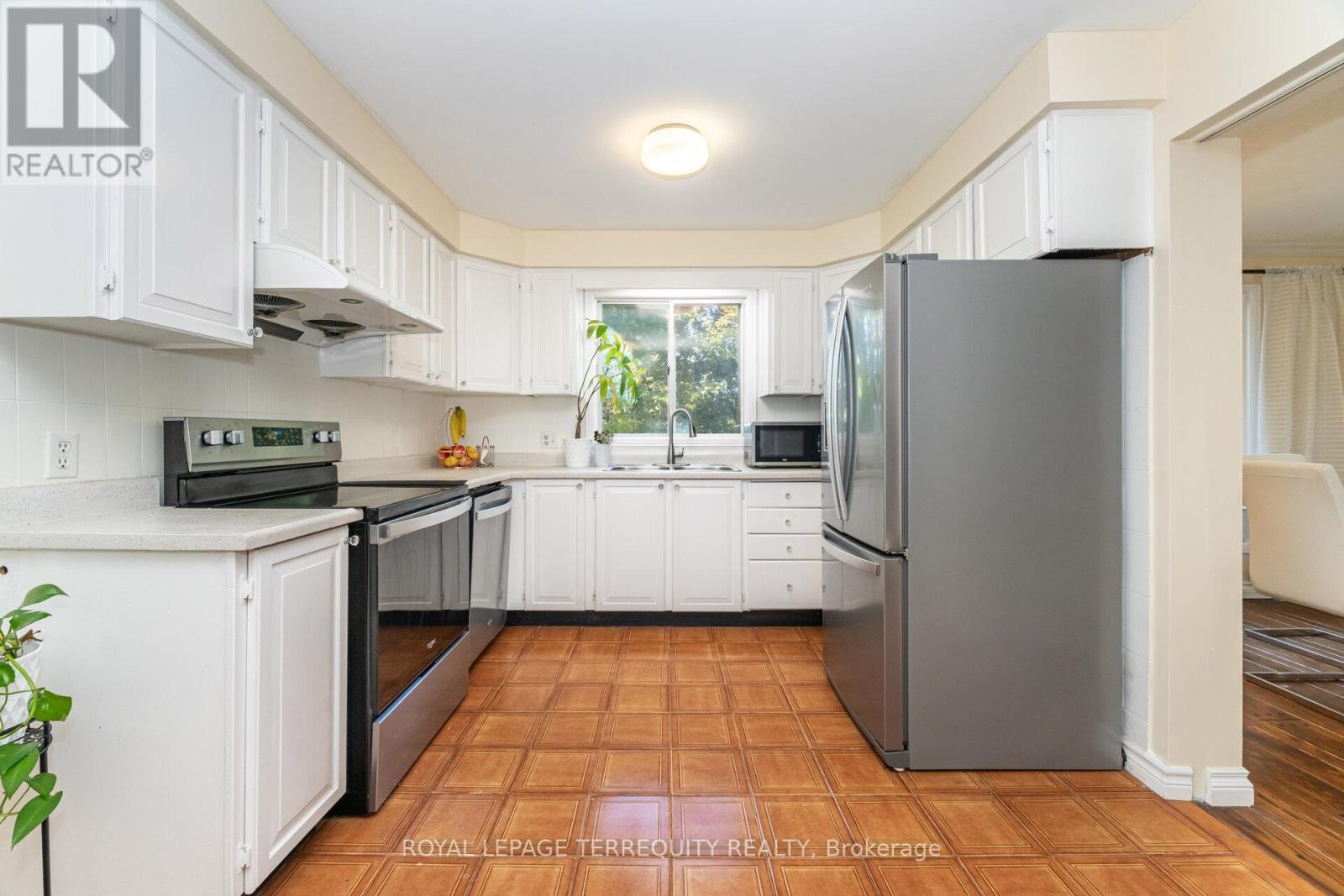 4085 Wheelwright Crescent, Mississauga, Ontario  L5L 2X3 - Photo 9 - W12469673