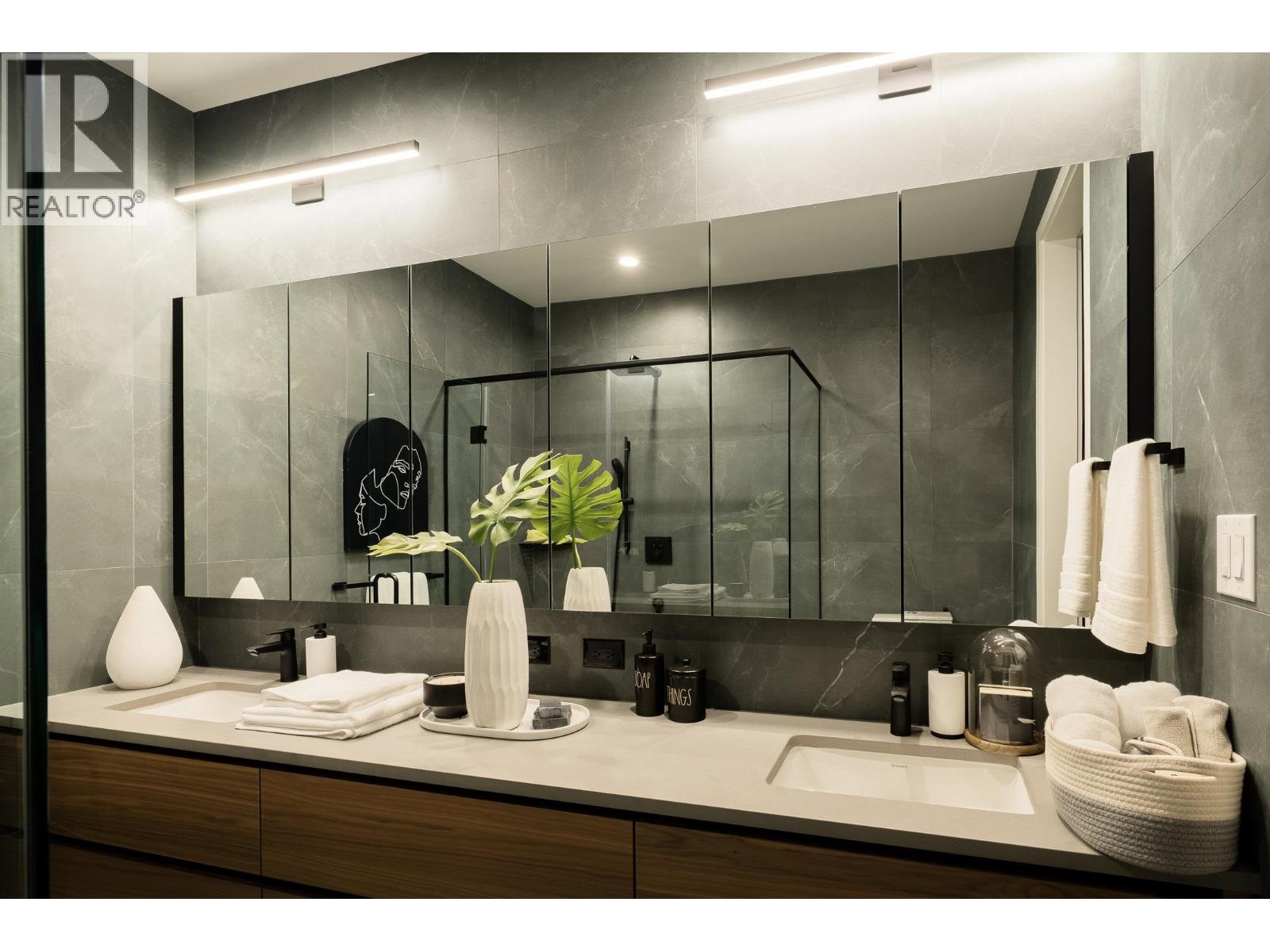 2 128 W Woodstock Avenue, Vancouver, British Columbia  V5Y 2S2 - Photo 7 - R3059751