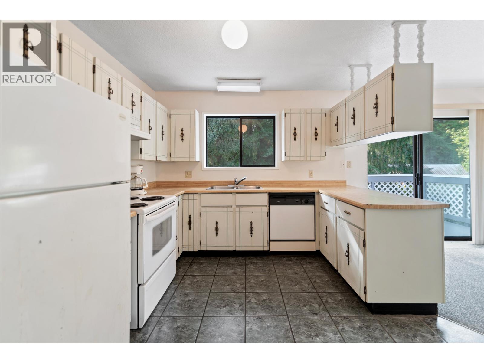 1067 Fircrest Road, Gibsons, British Columbia  V0N 1V4 - Photo 12 - R3059746