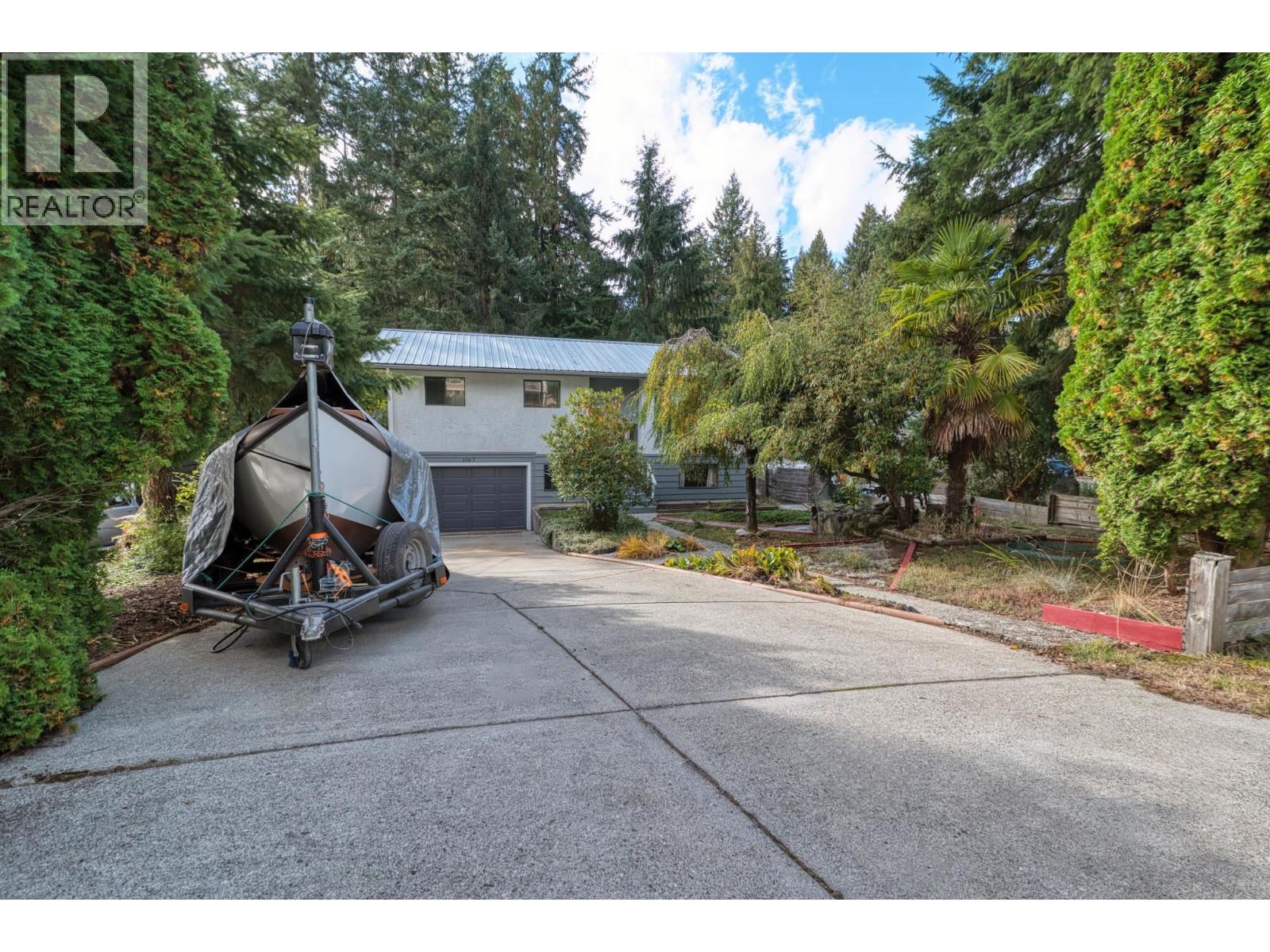 1067 Fircrest Road, Gibsons, British Columbia  V0N 1V4 - Photo 2 - R3059746