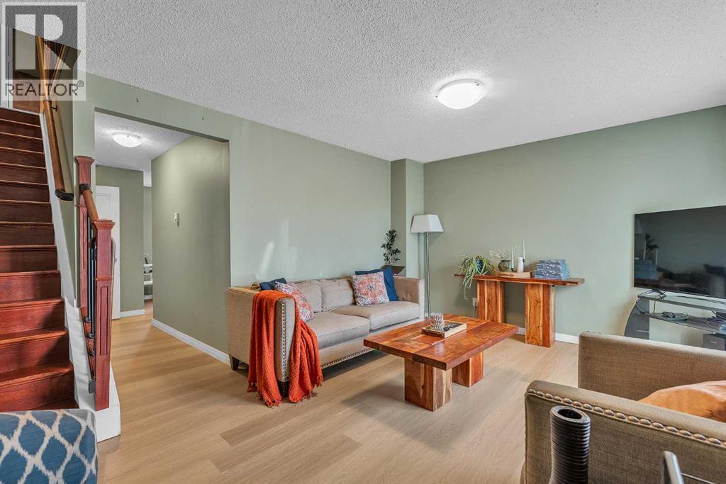 232 Abadan Place Ne, Calgary, Alberta  T2A 6S9 - Photo 3 - A2265346