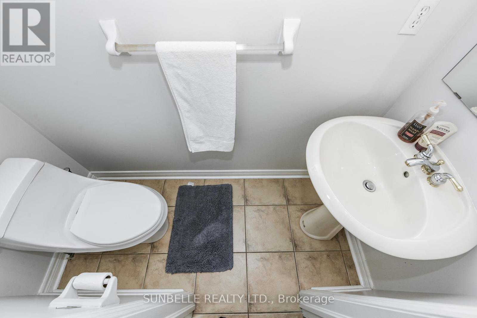 38 Sunny Glen Crescent, Brampton, Ontario  L7A 2C6 - Photo 4 - W12430765