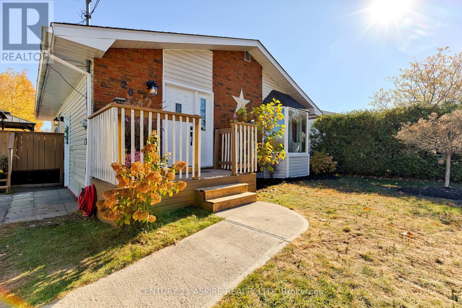 20 John Street, Petawawa, Ontario  K8H 1S4 - Photo 1 - X12469707