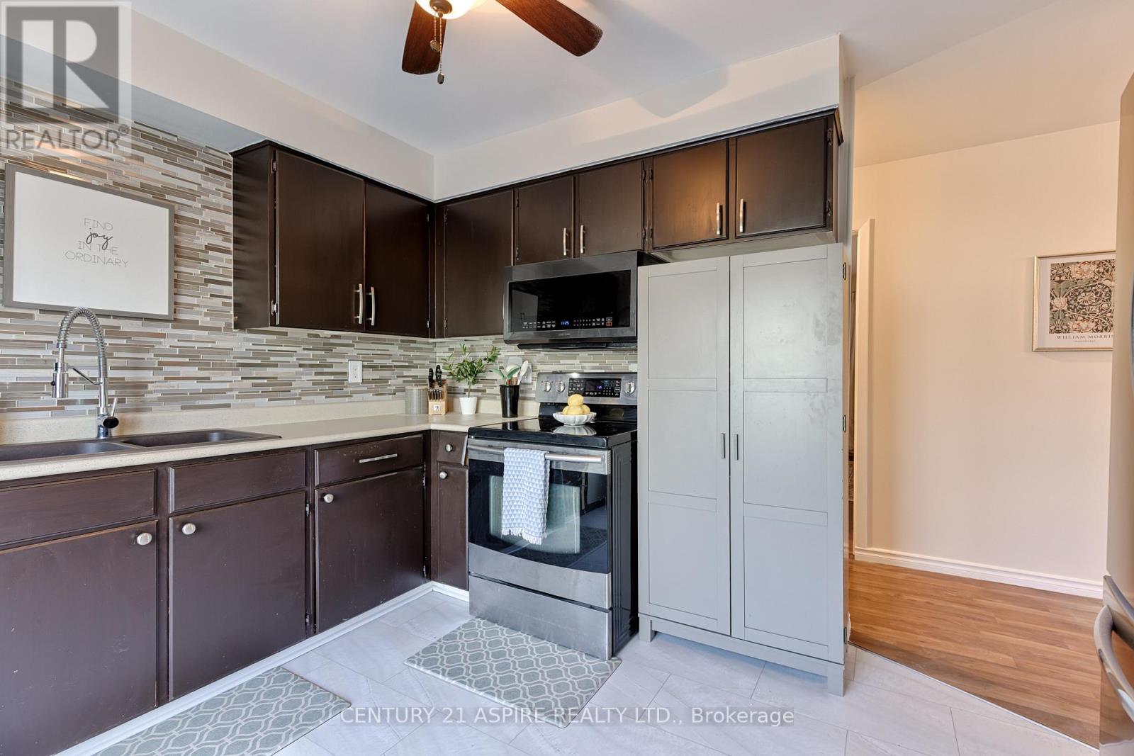 20 John Street, Petawawa, Ontario  K8H 1S4 - Photo 13 - X12469707