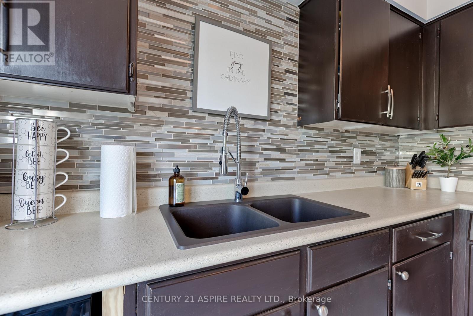 20 John Street, Petawawa, Ontario  K8H 1S4 - Photo 14 - X12469707