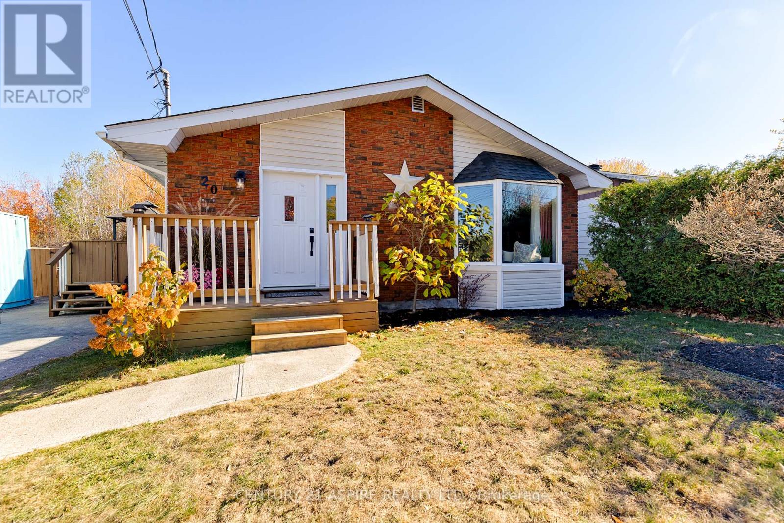 20 John Street, Petawawa, Ontario  K8H 1S4 - Photo 2 - X12469707