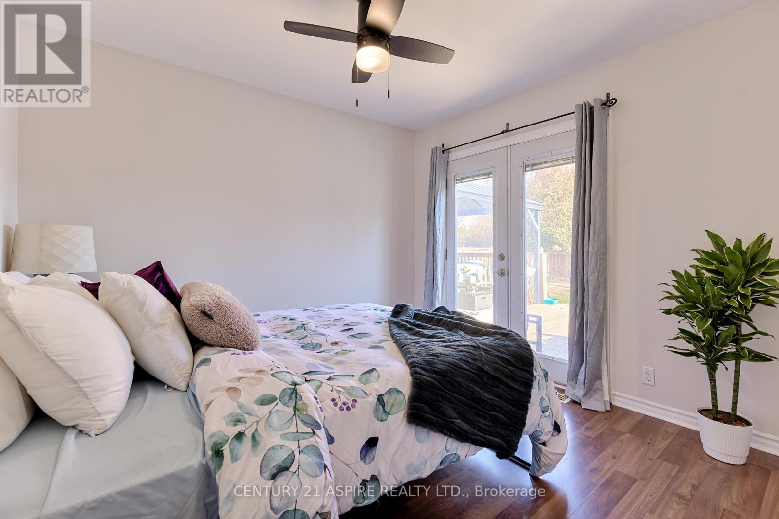 20 John Street, Petawawa, Ontario  K8H 1S4 - Photo 20 - X12469707