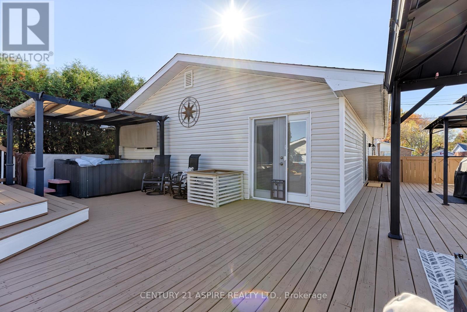 20 John Street, Petawawa, Ontario  K8H 1S4 - Photo 23 - X12469707