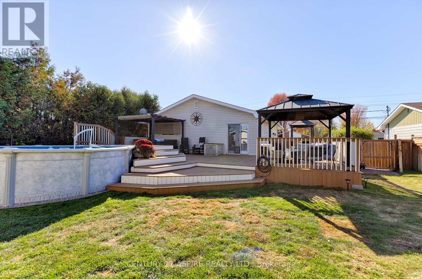 20 John Street, Petawawa, Ontario  K8H 1S4 - Photo 24 - X12469707