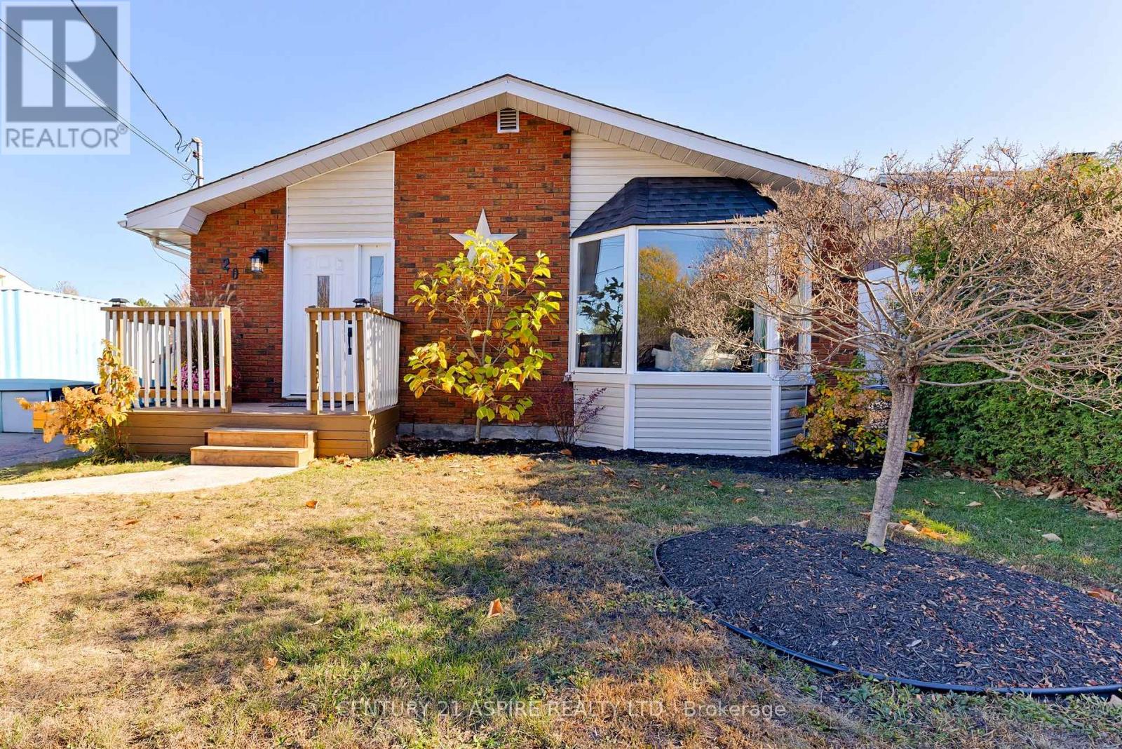 20 John Street, Petawawa, Ontario  K8H 1S4 - Photo 3 - X12469707