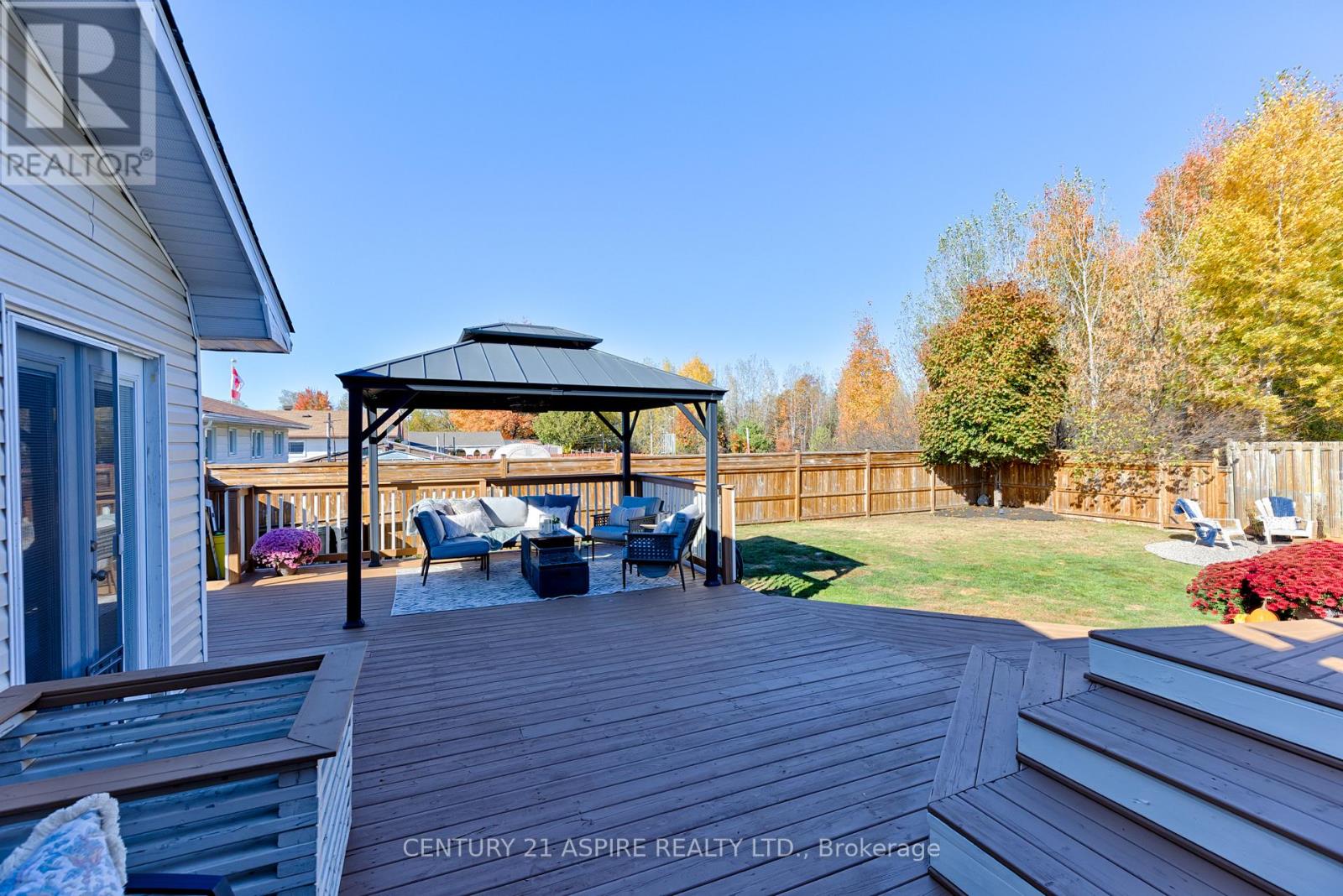20 John Street, Petawawa, Ontario  K8H 1S4 - Photo 32 - X12469707