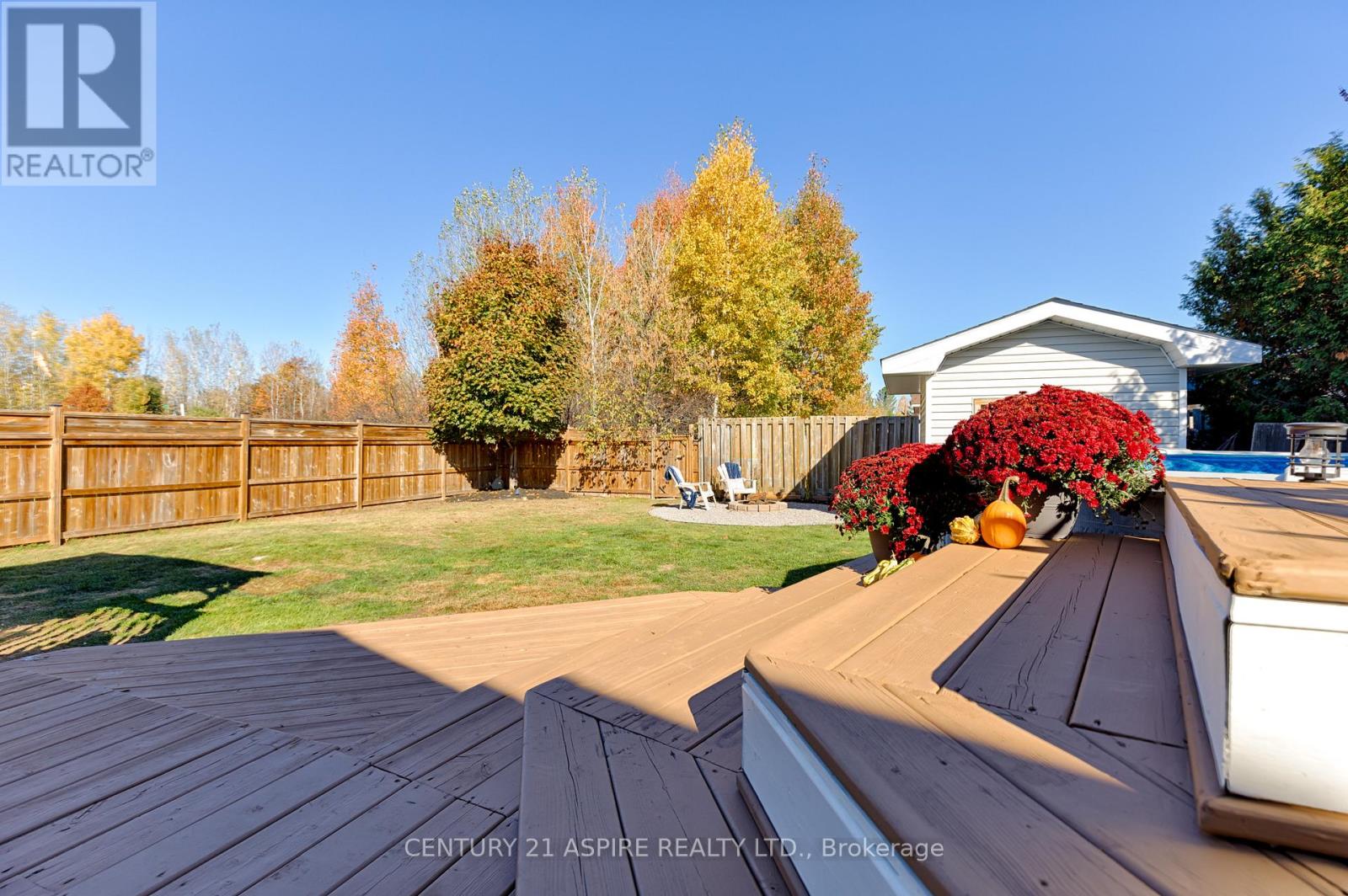 20 John Street, Petawawa, Ontario  K8H 1S4 - Photo 35 - X12469707