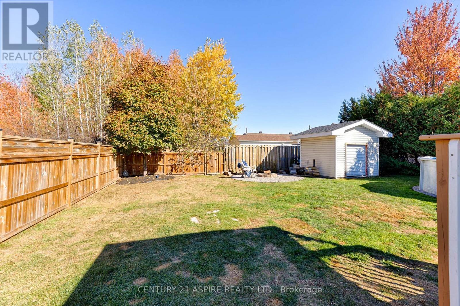 20 John Street, Petawawa, Ontario  K8H 1S4 - Photo 36 - X12469707