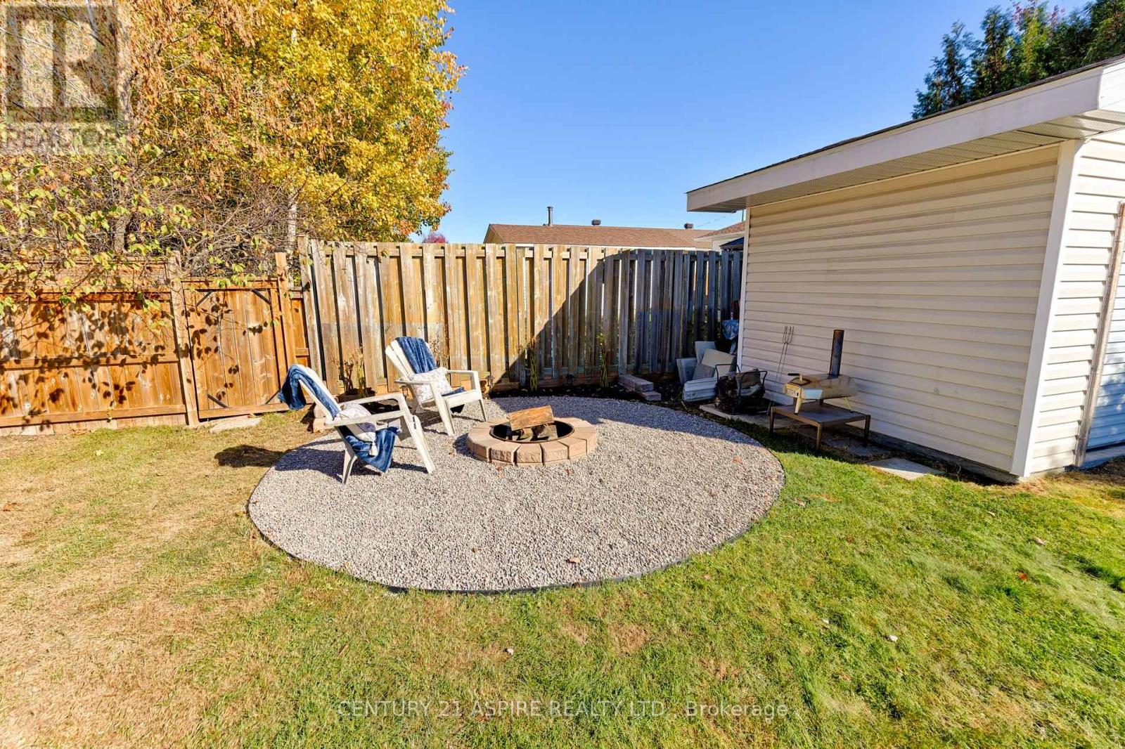 20 John Street, Petawawa, Ontario  K8H 1S4 - Photo 37 - X12469707