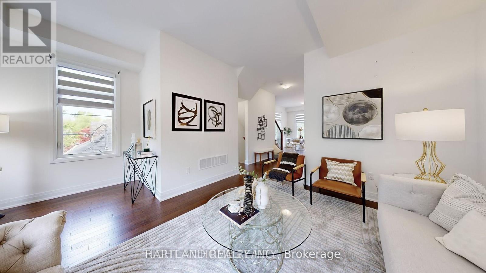 197 Wyndham Street, Mississauga, Ontario  L5W 2S5 - Photo 4 - W12469678