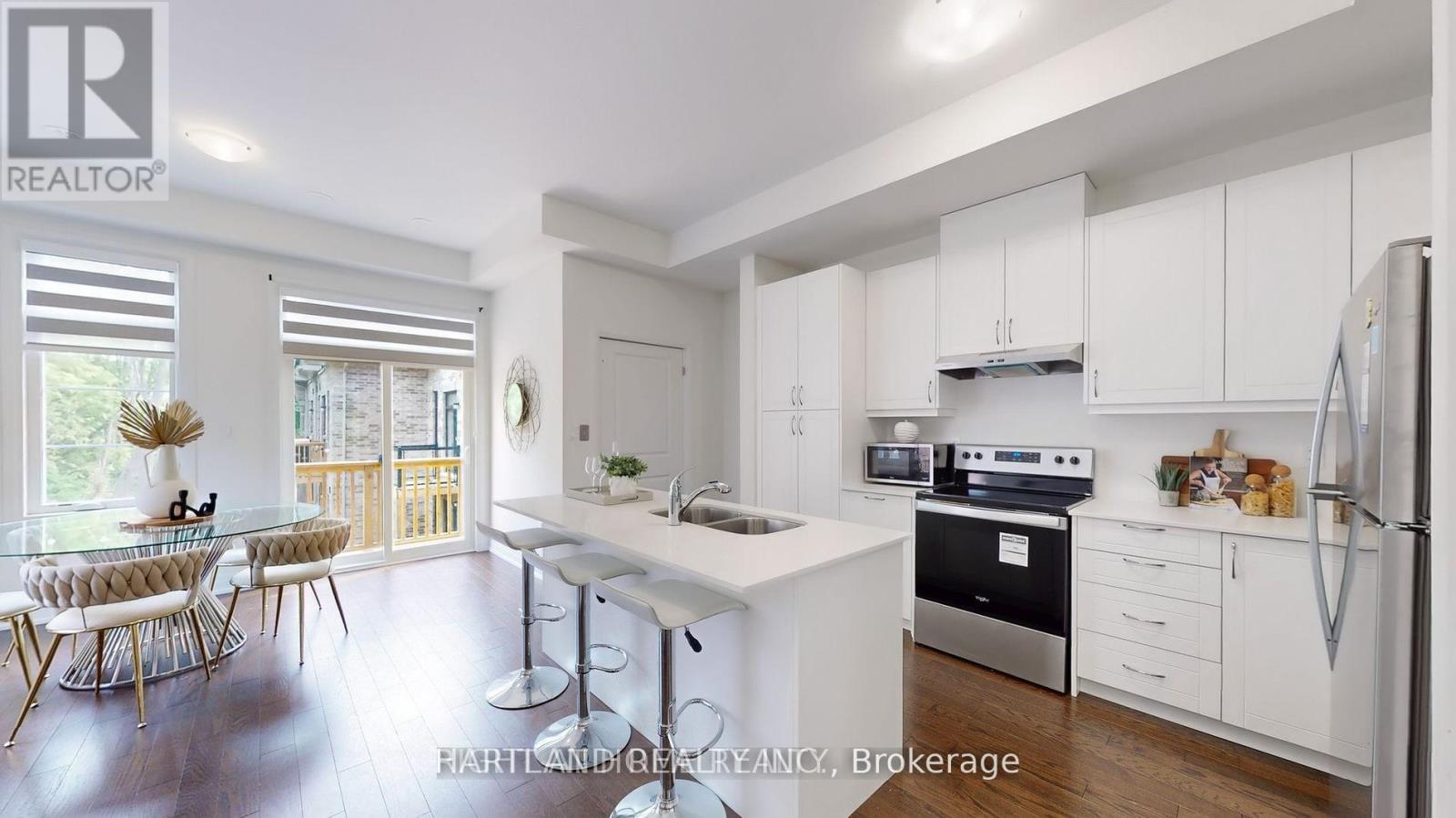 197 Wyndham Street, Mississauga, Ontario  L5W 2S5 - Photo 6 - W12469678