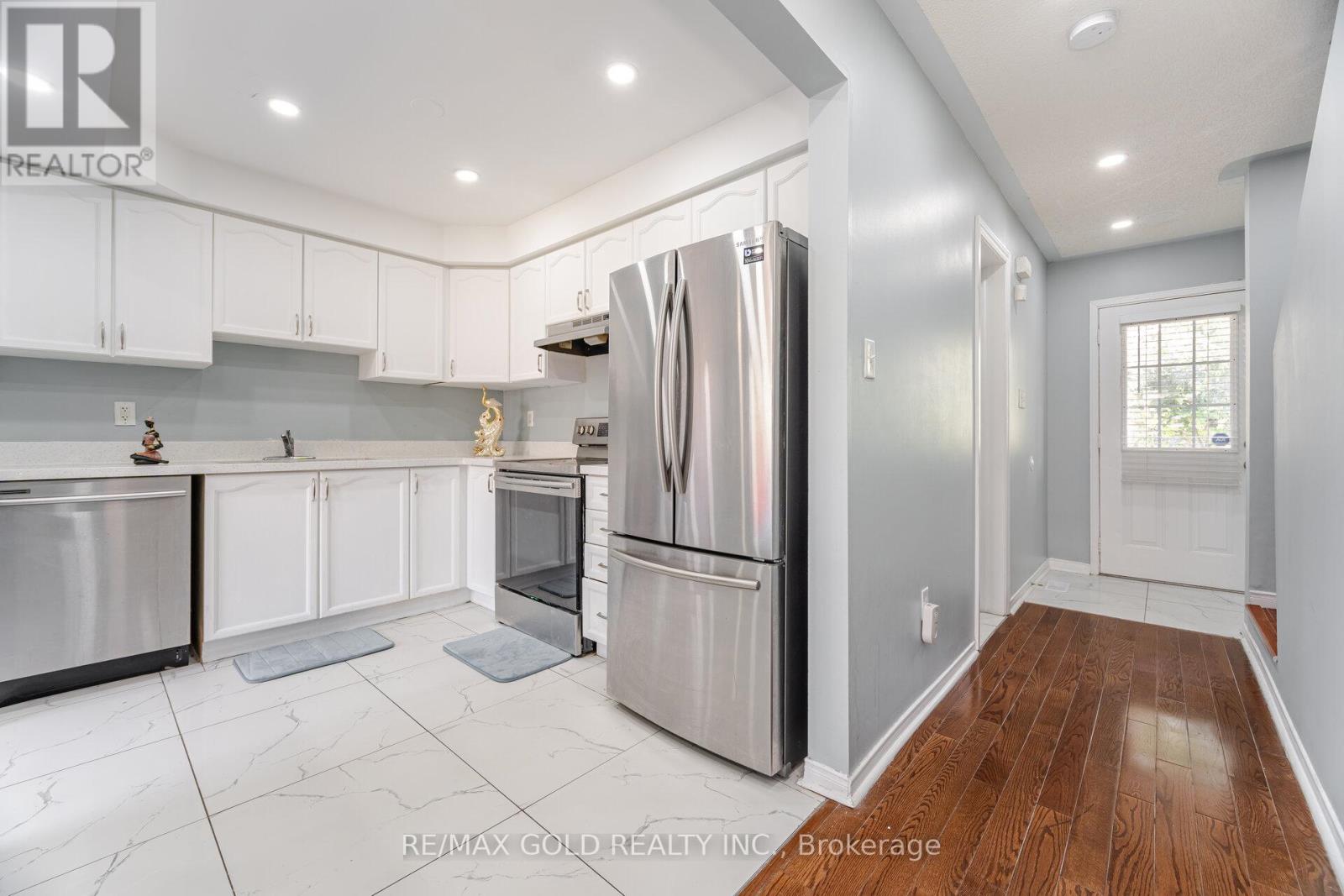 4 Vauxhall Crescent, Brampton, Ontario  L7A 3A3 - Photo 10 - W12469679