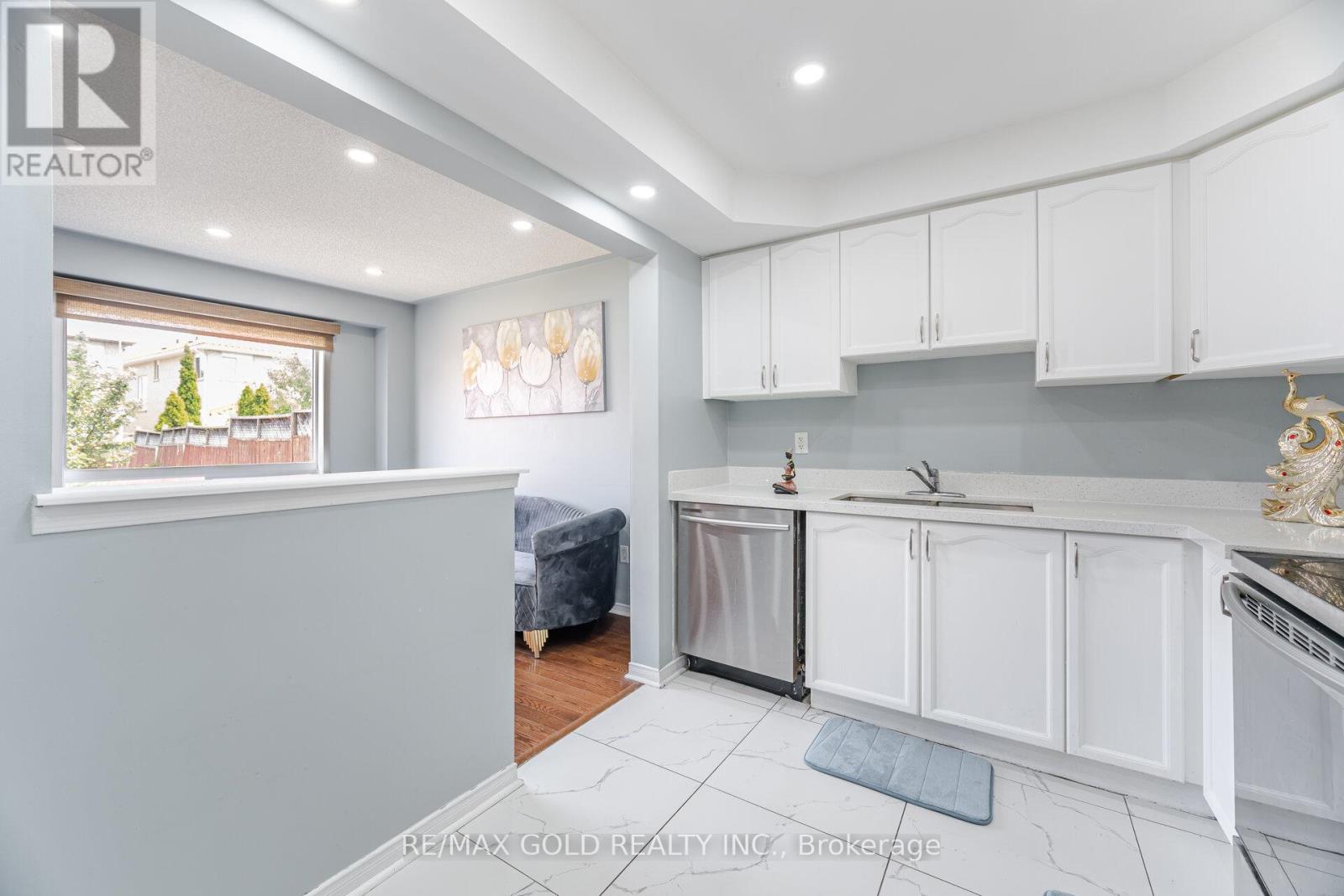 4 Vauxhall Crescent, Brampton, Ontario  L7A 3A3 - Photo 14 - W12469679
