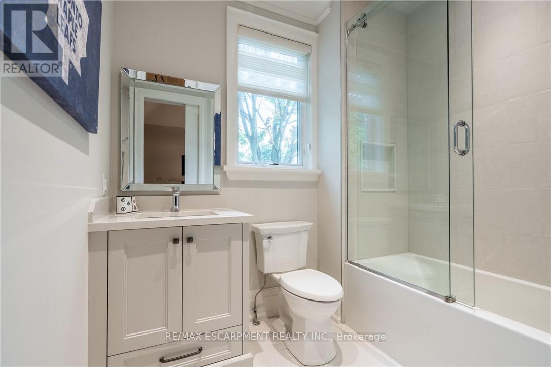 385 Pine Cove Road, Burlington, Ontario  L7N 1W4 - Photo 14 - W12469686