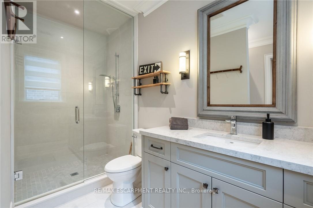 385 Pine Cove Road, Burlington, Ontario  L7N 1W4 - Photo 16 - W12469686