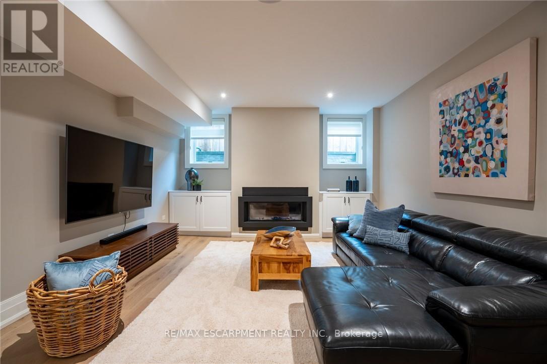 385 Pine Cove Road, Burlington, Ontario  L7N 1W4 - Photo 19 - W12469686