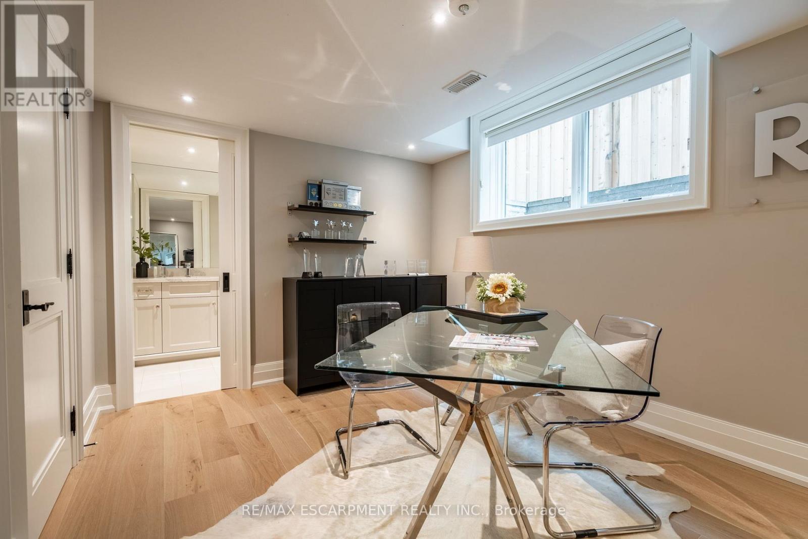385 Pine Cove Road, Burlington, Ontario  L7N 1W4 - Photo 21 - W12469686