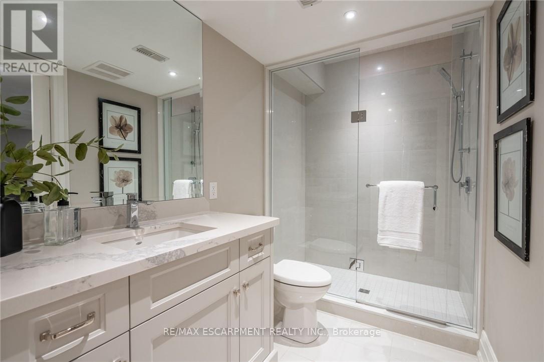 385 Pine Cove Road, Burlington, Ontario  L7N 1W4 - Photo 22 - W12469686
