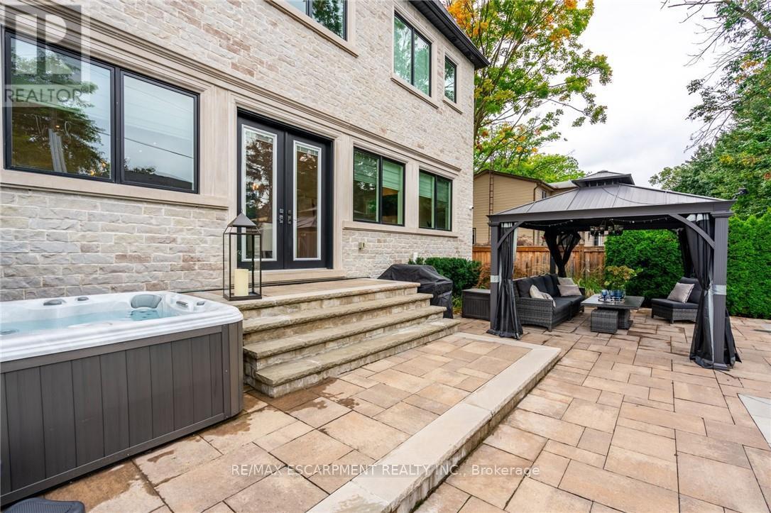 385 Pine Cove Road, Burlington, Ontario  L7N 1W4 - Photo 23 - W12469686