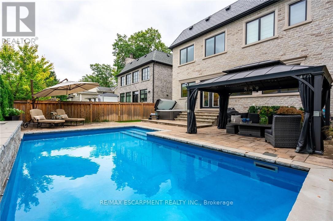 385 Pine Cove Road, Burlington, Ontario  L7N 1W4 - Photo 25 - W12469686